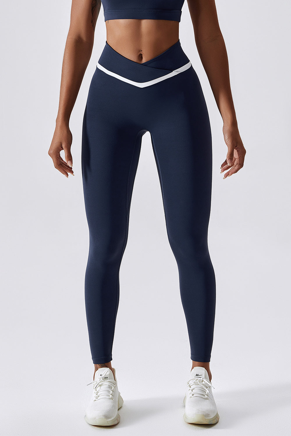 Contrast Trim V-Waist Gym Leggings by bornfocus