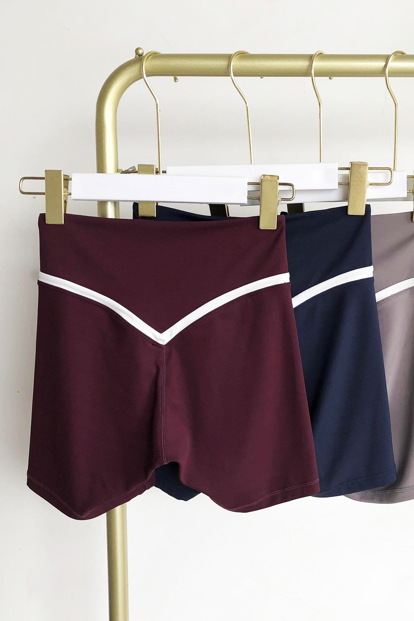 Contrast Trim V-Waist Gym Shorts by bornfocus