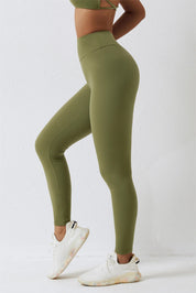 High-Waist Seam Free Scrunch Leggings by bornfocus