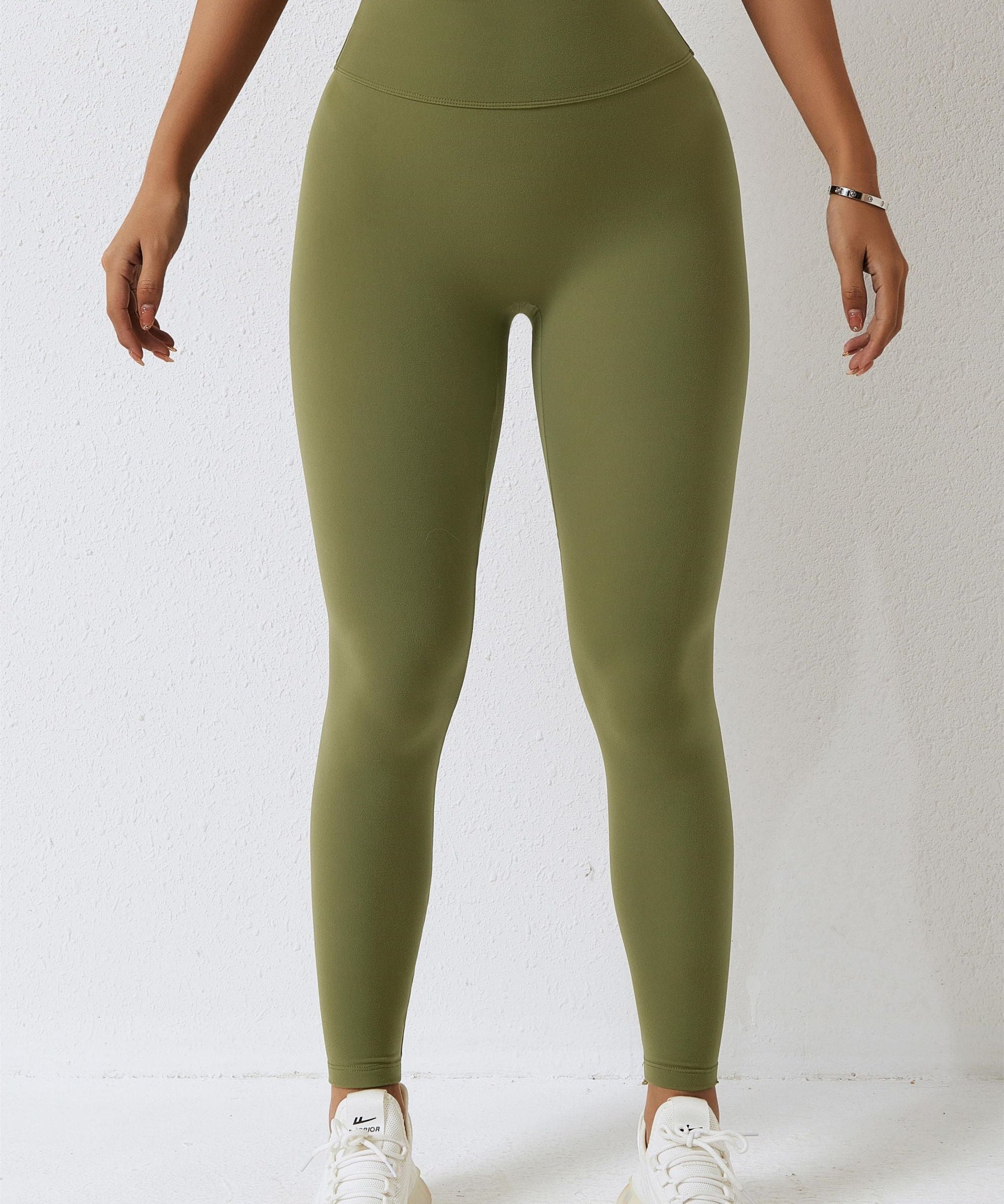 High-Waist Seam Free Scrunch Leggings by bornfocus