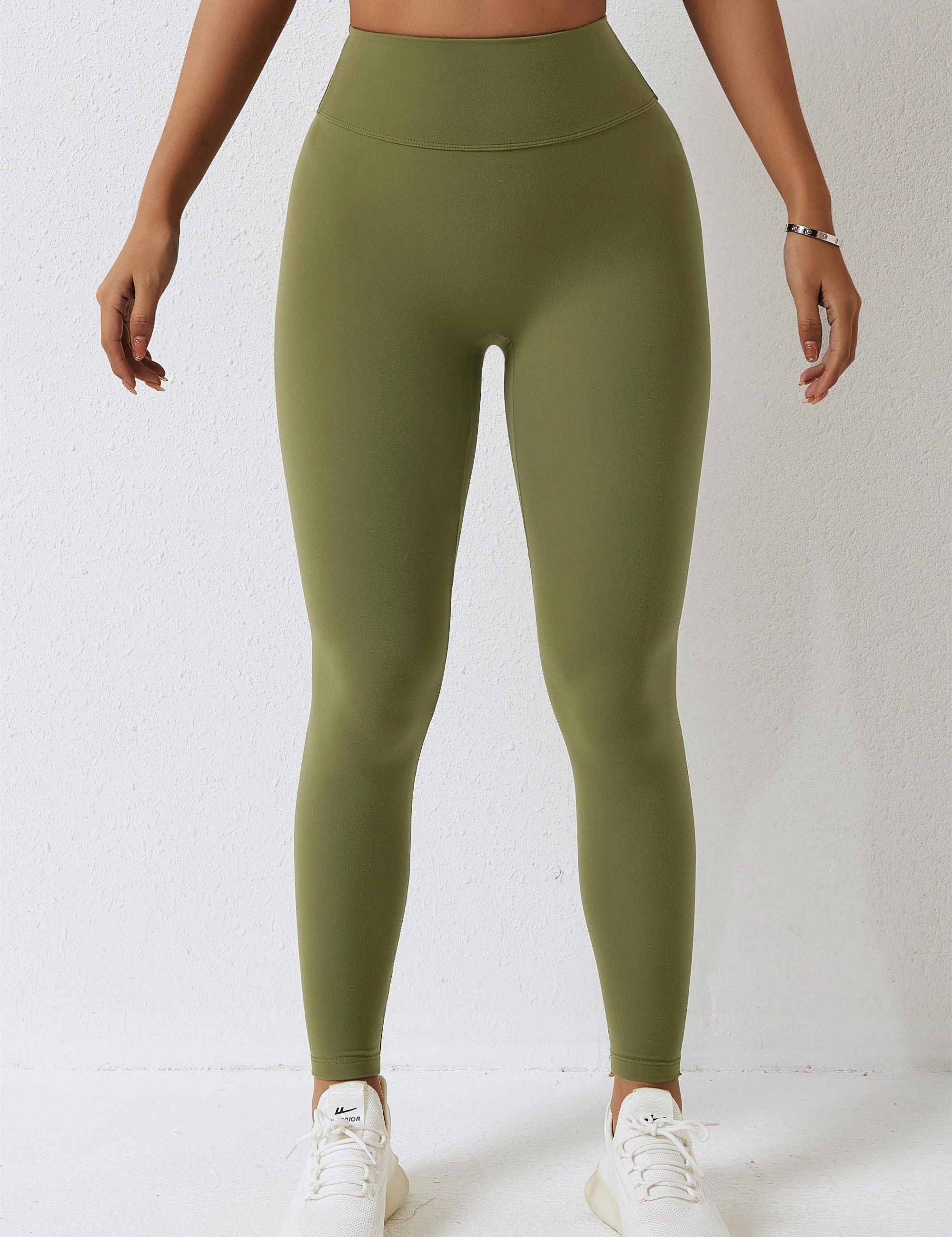 High-Waist Seam Free Scrunch Leggings by bornfocus