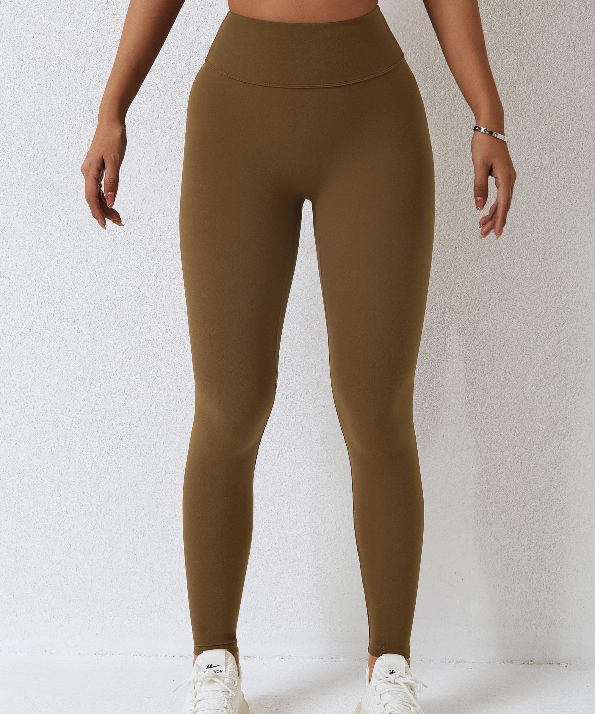 High-Waist Seam Free Scrunch Leggings by bornfocus