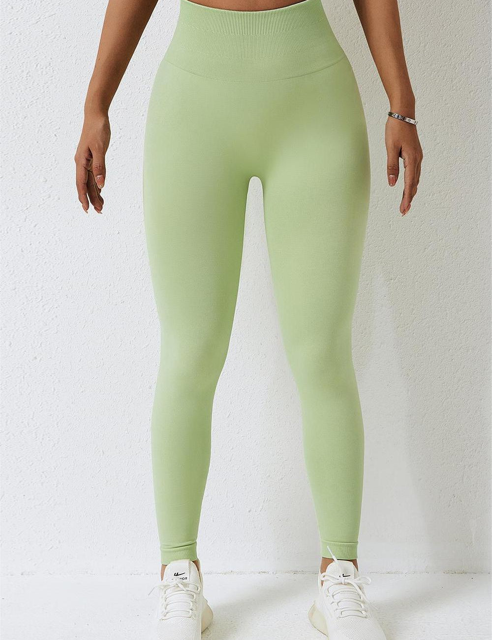 Seamless High-Waist Scrunch Leggings by bornfocus