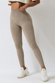 Seamless High-Waist Scrunch Leggings by bornfocus