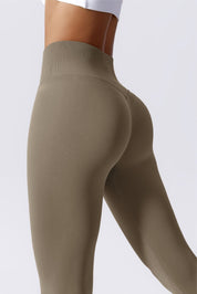 Butt Contour Seamless Leggings by bornfocus