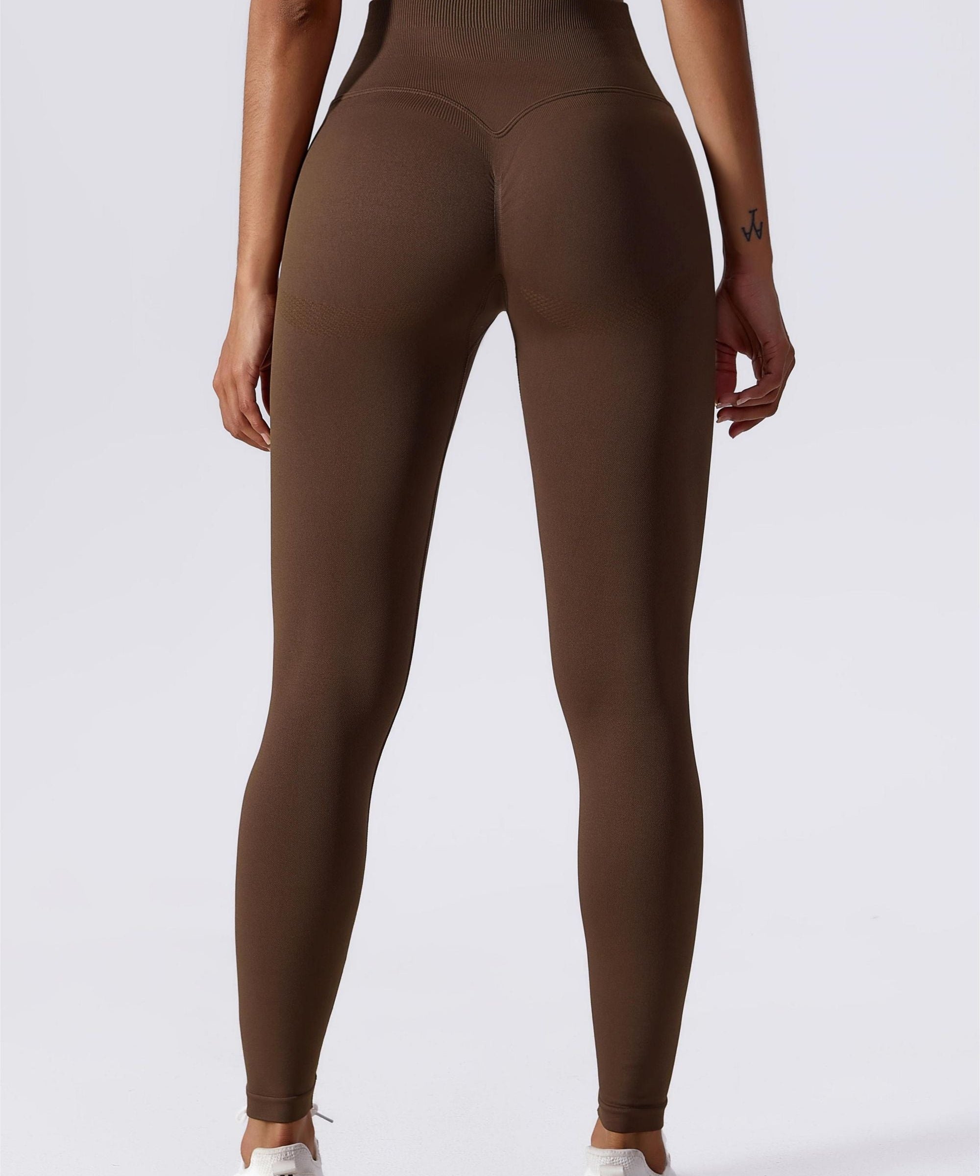 Butt Contour Seamless Leggings by bornfocus