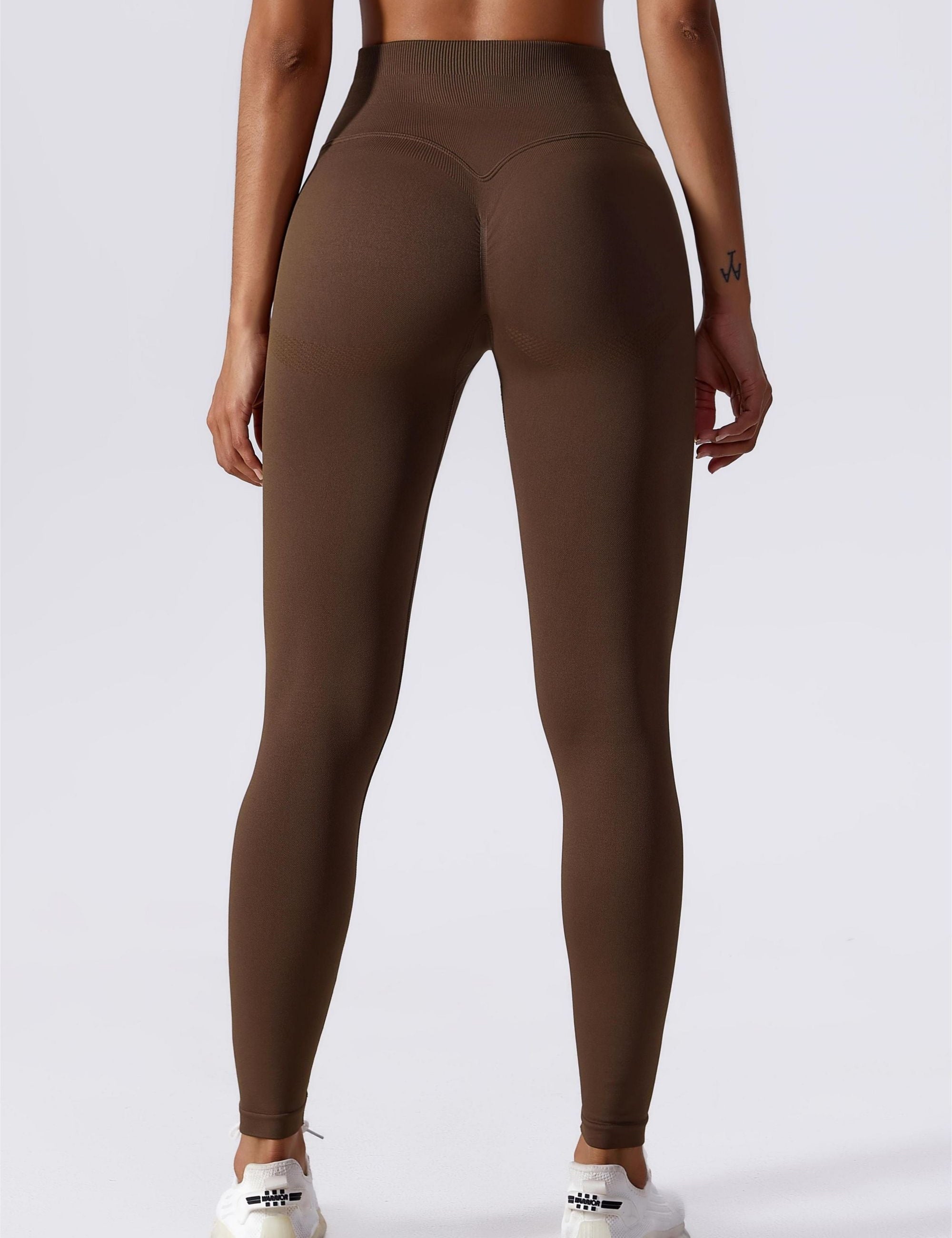 Butt Contour Seamless Leggings by bornfocus