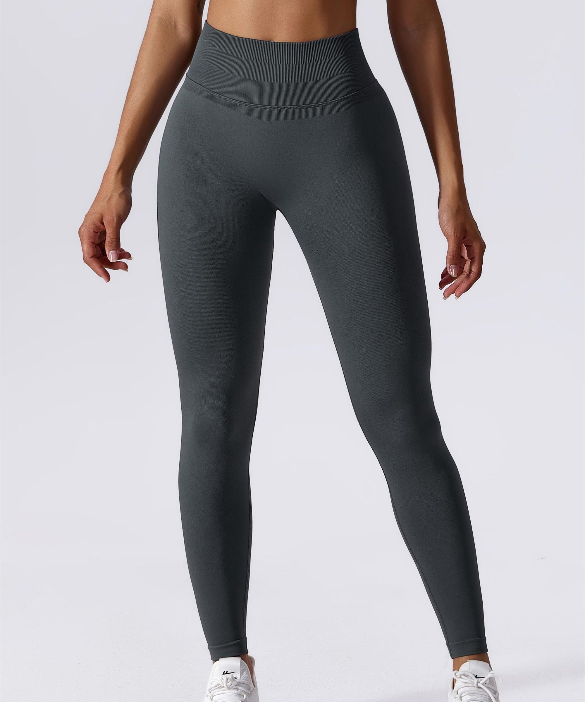 Butt Contour Seamless Leggings by bornfocus