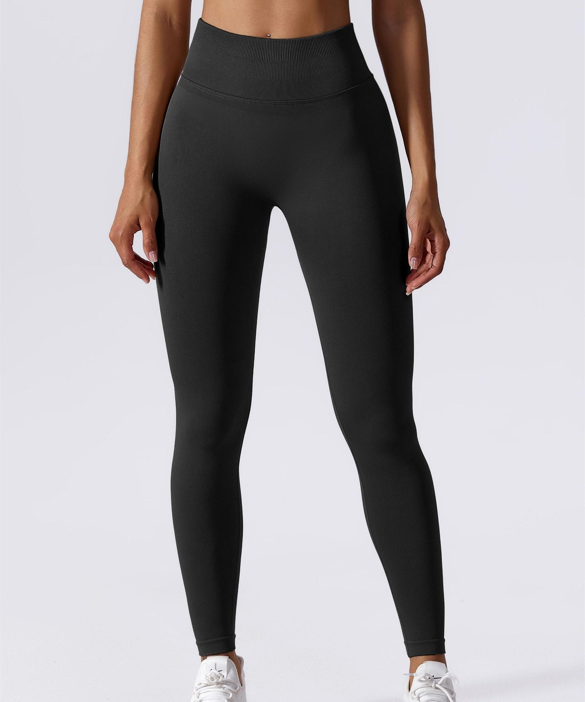 Butt Contour Seamless Leggings by bornfocus