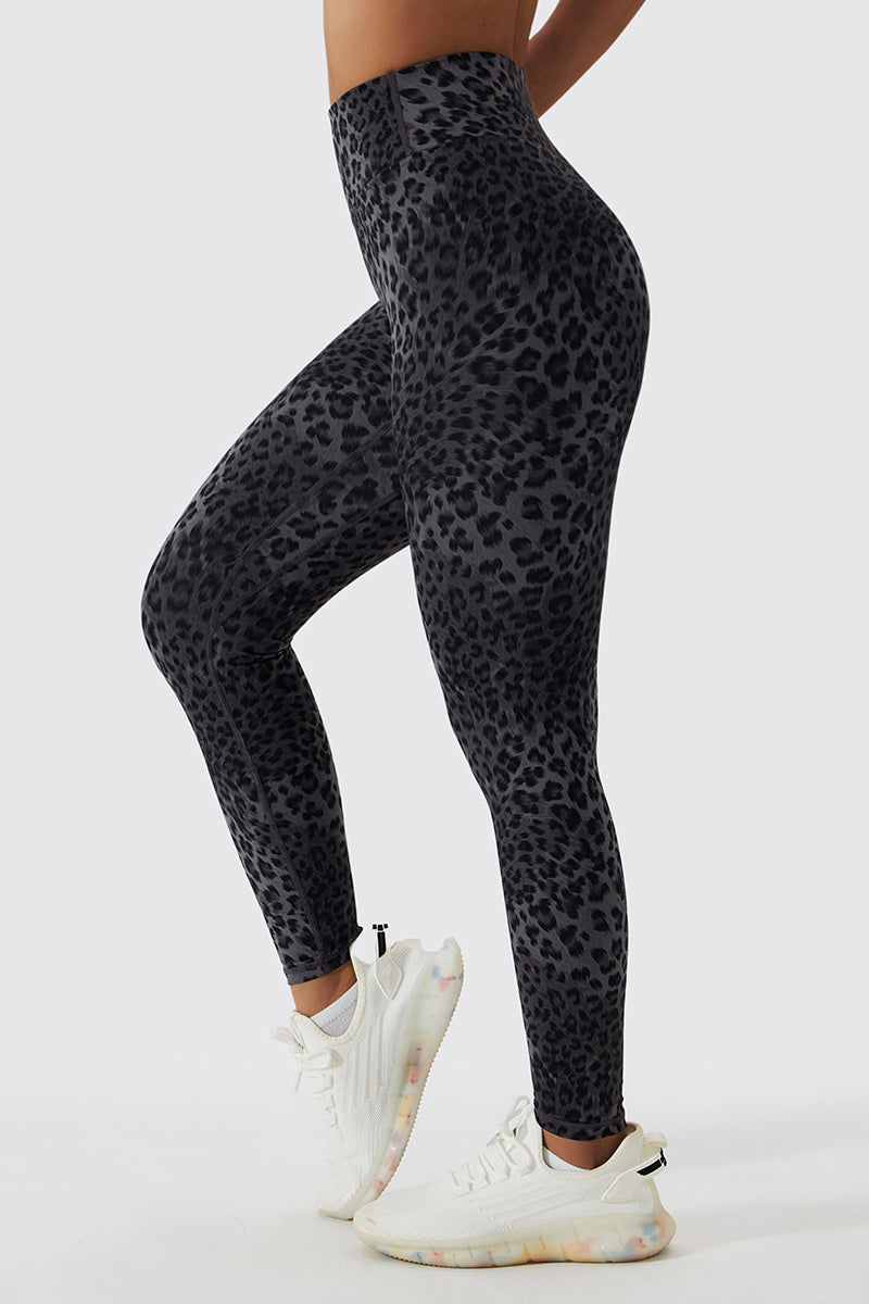 Leopard Seamless Scrunch Leggings by bornfocus