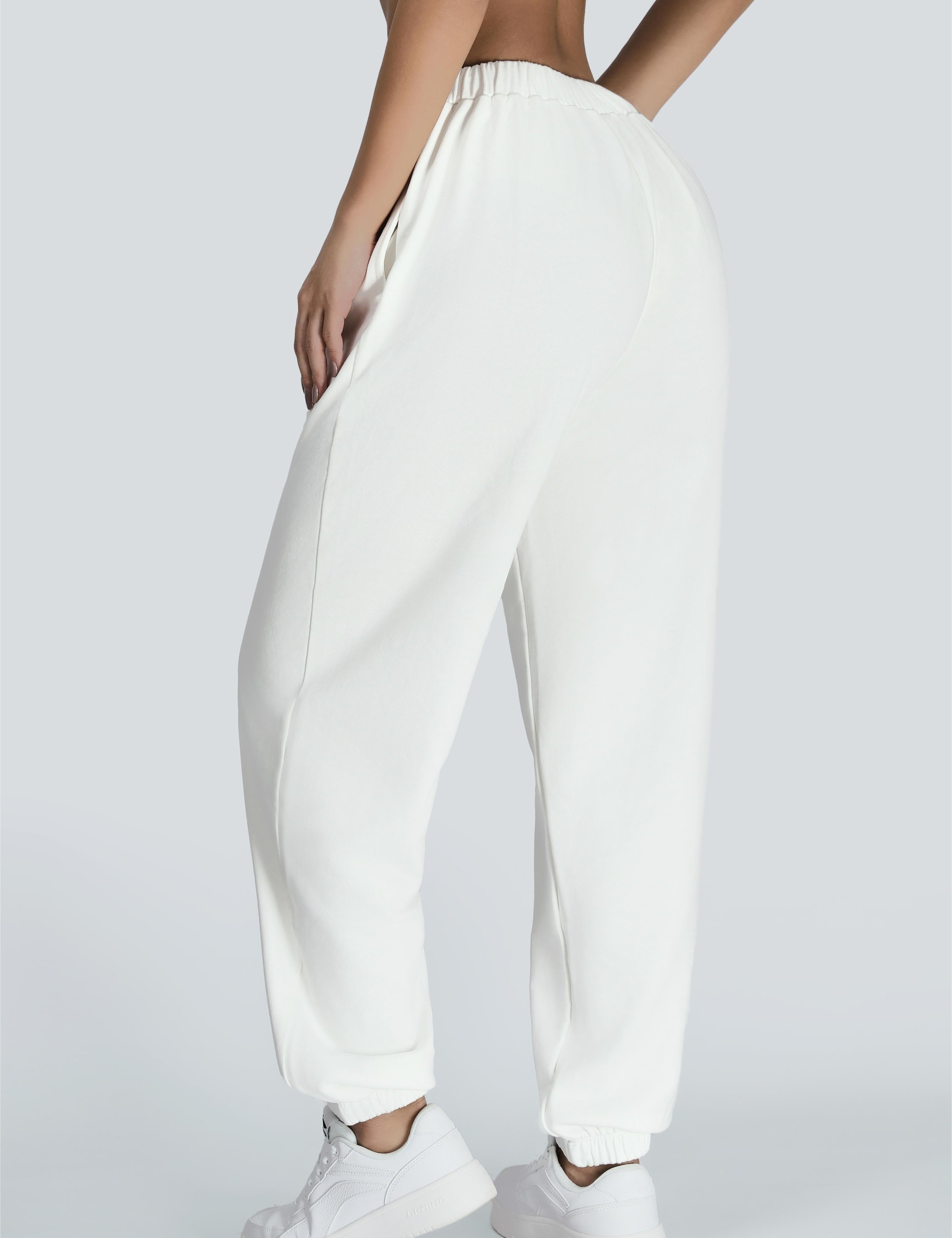 Low-Waist Sweatpant with Pockets by bornfocus