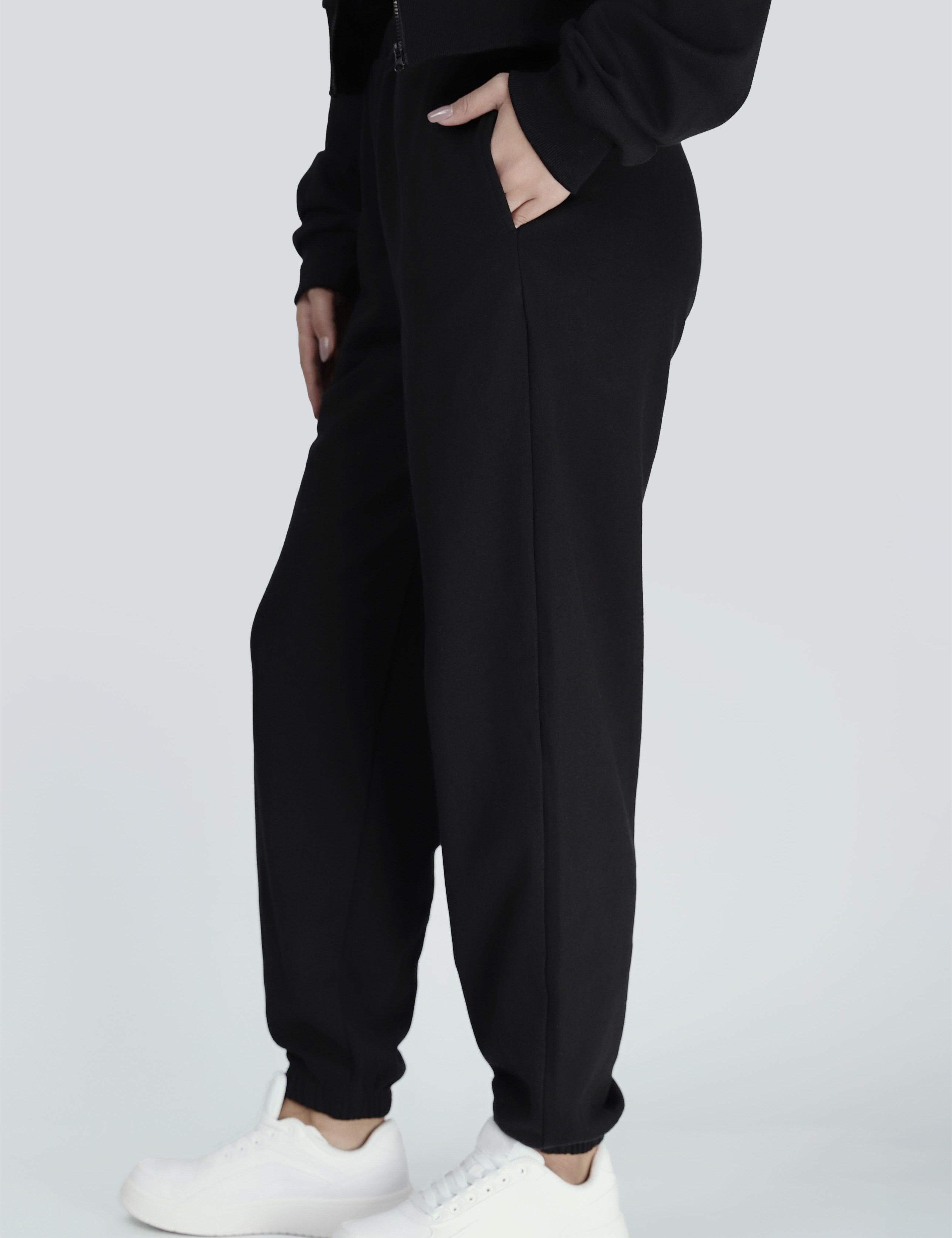 Low-Waist Sweatpant with Pockets by bornfocus