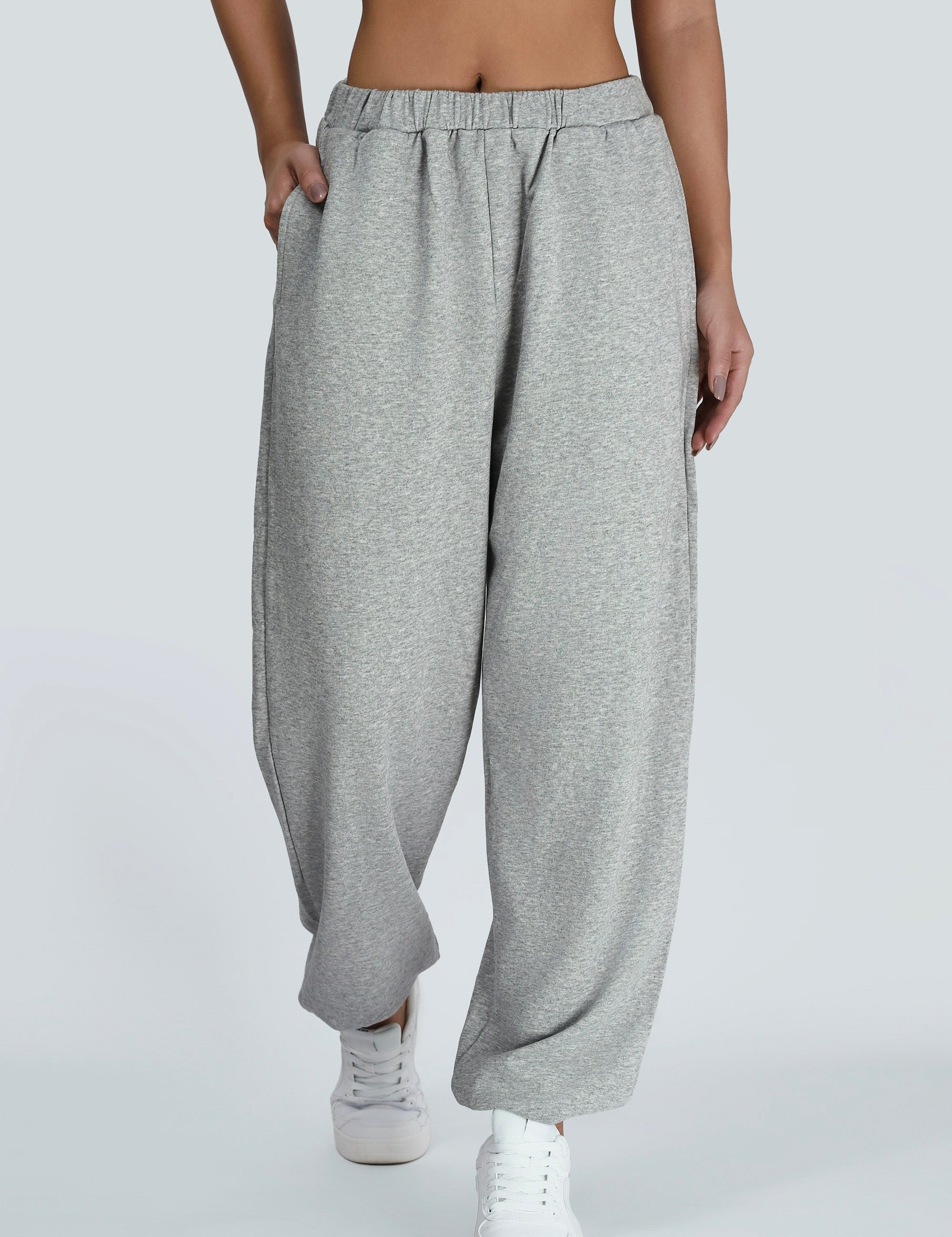 Low-Waist Sweatpant with Pockets by bornfocus