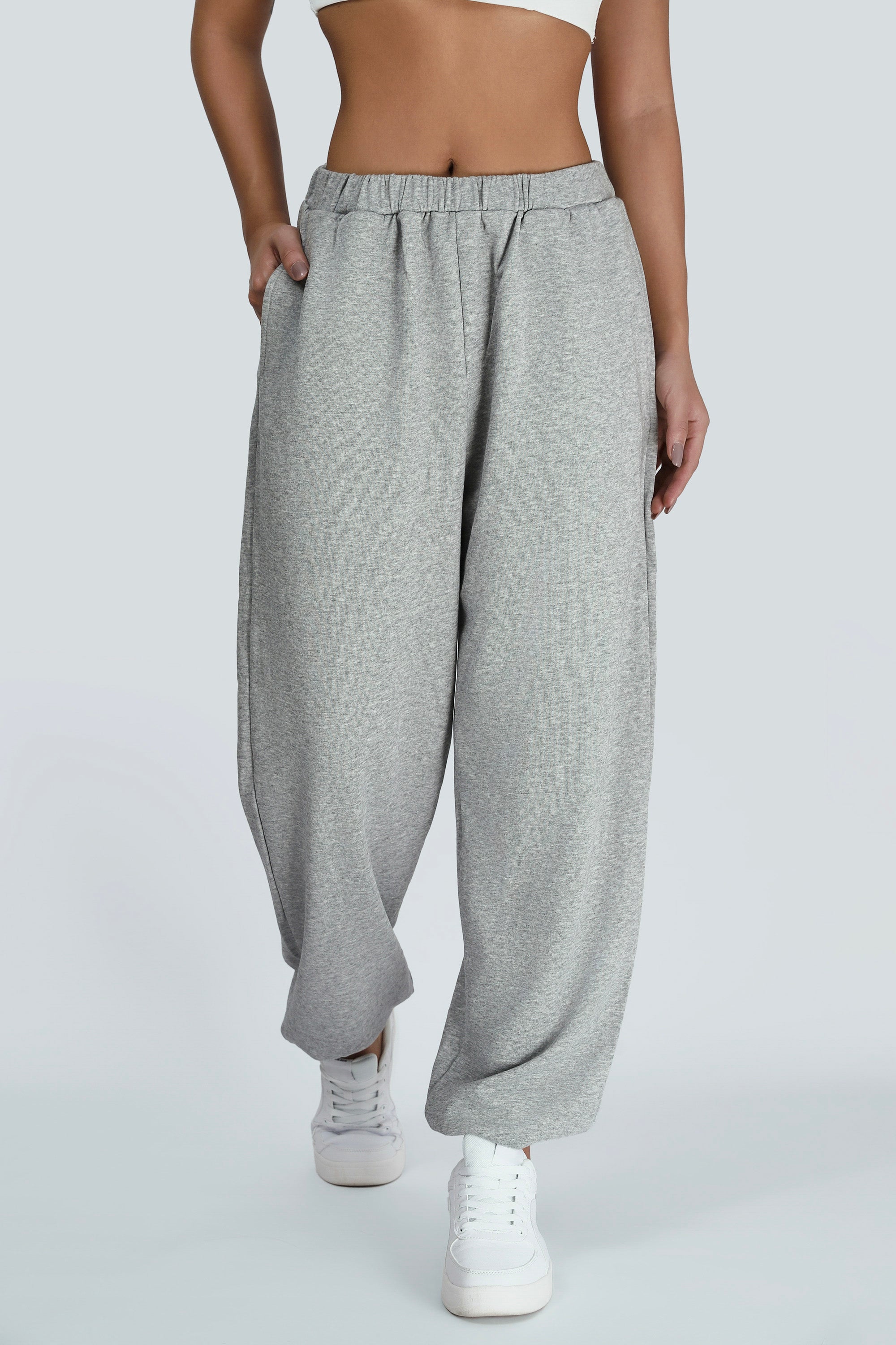 Low-Waist Sweatpant with Pockets by bornfocus