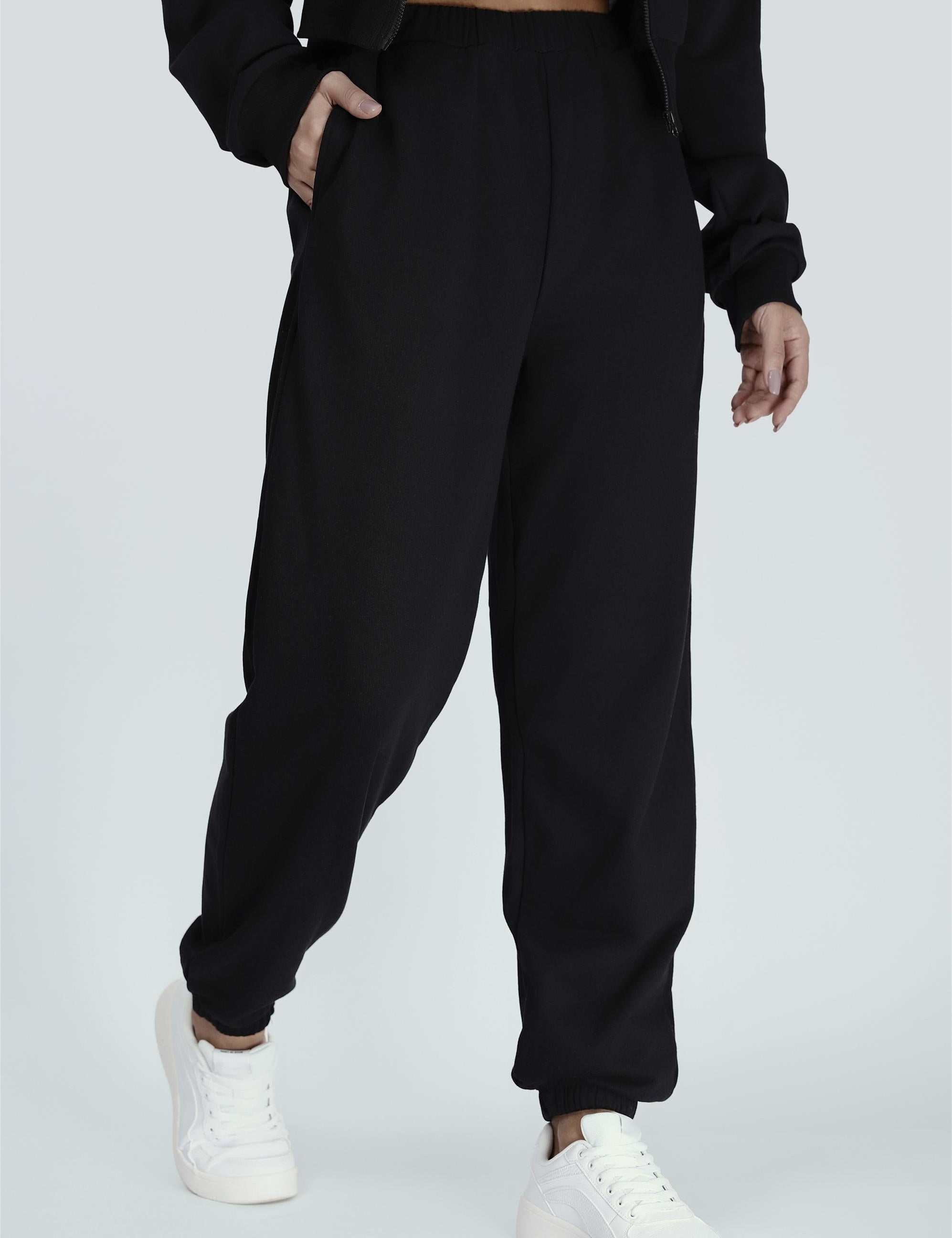 Low-Waist Sweatpant with Pockets by bornfocus