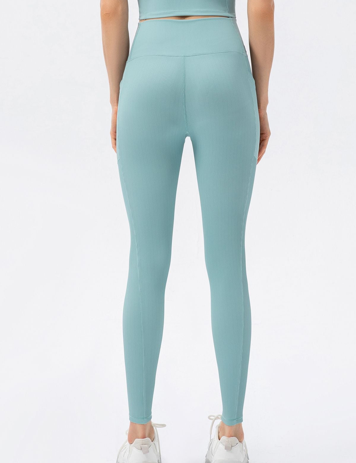 Ribbed V-Shape Leggings with Pockets by bornfocus