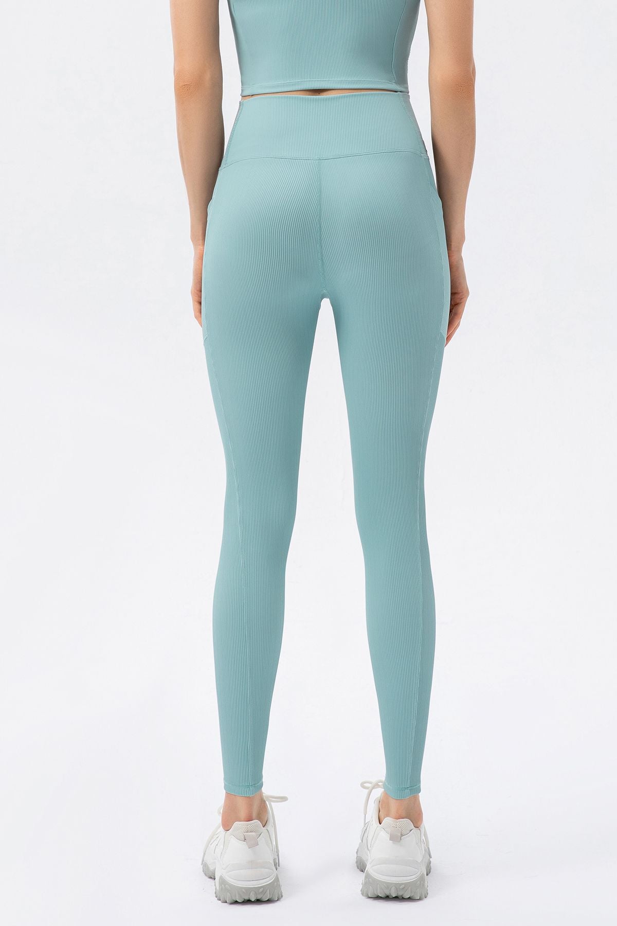 Ribbed V-Shape Leggings with Pockets by bornfocus