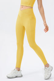 Ribbed V-Shape Leggings with Pockets by bornfocus