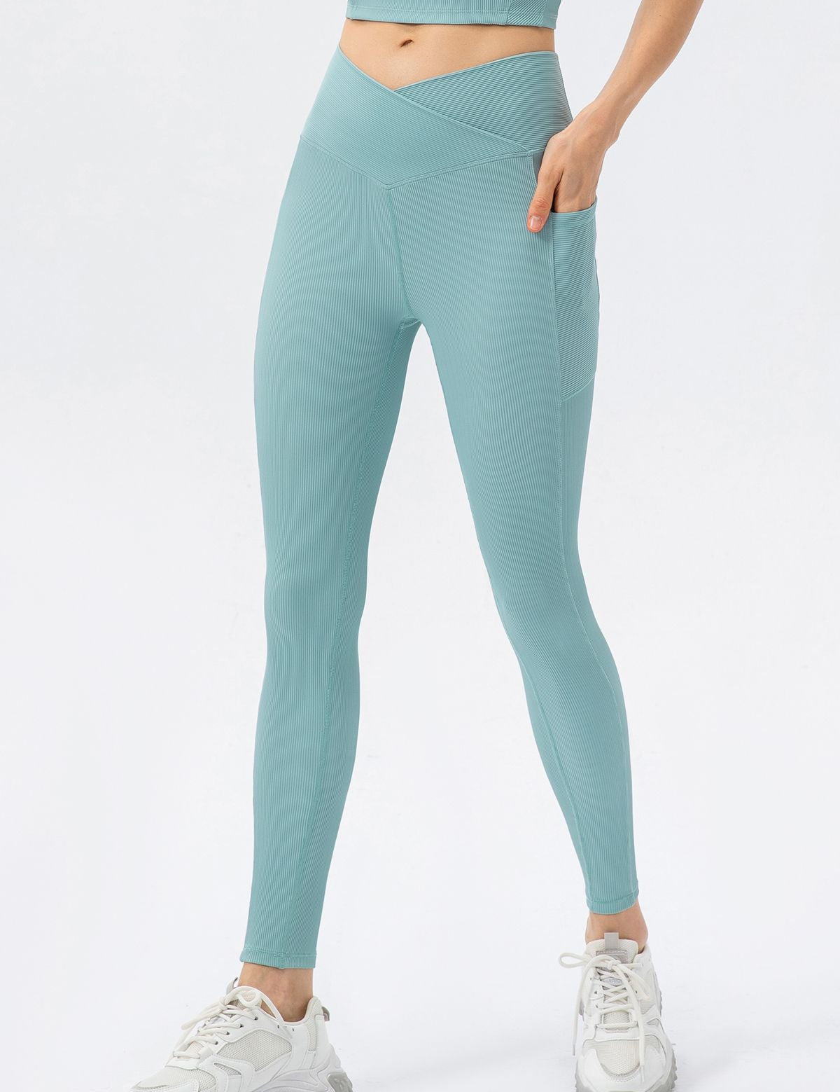 Ribbed V-Shape Leggings with Pockets by bornfocus