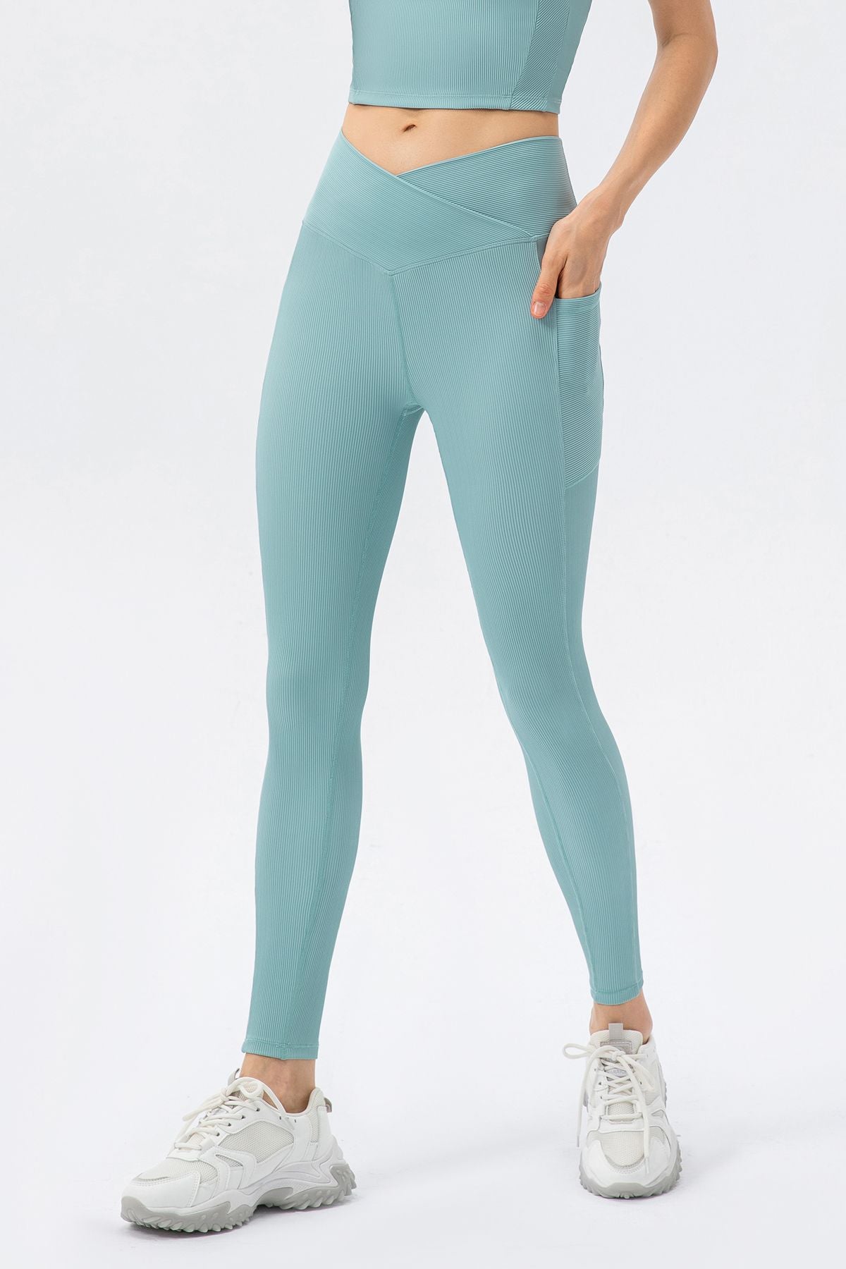 Ribbed V-Shape Leggings with Pockets by bornfocus