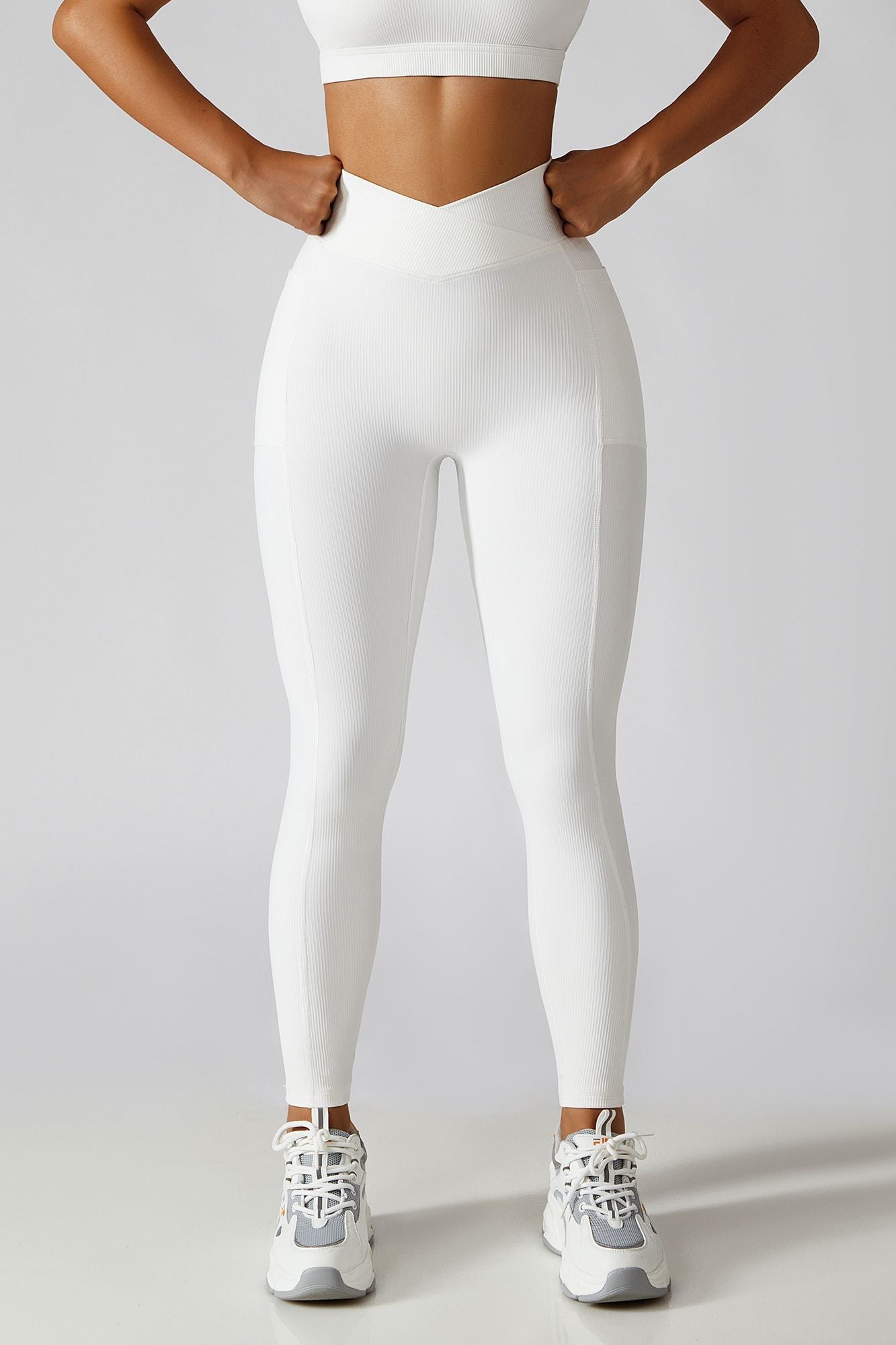 Ribbed V-Waist Legging with Pockets by bornfocus