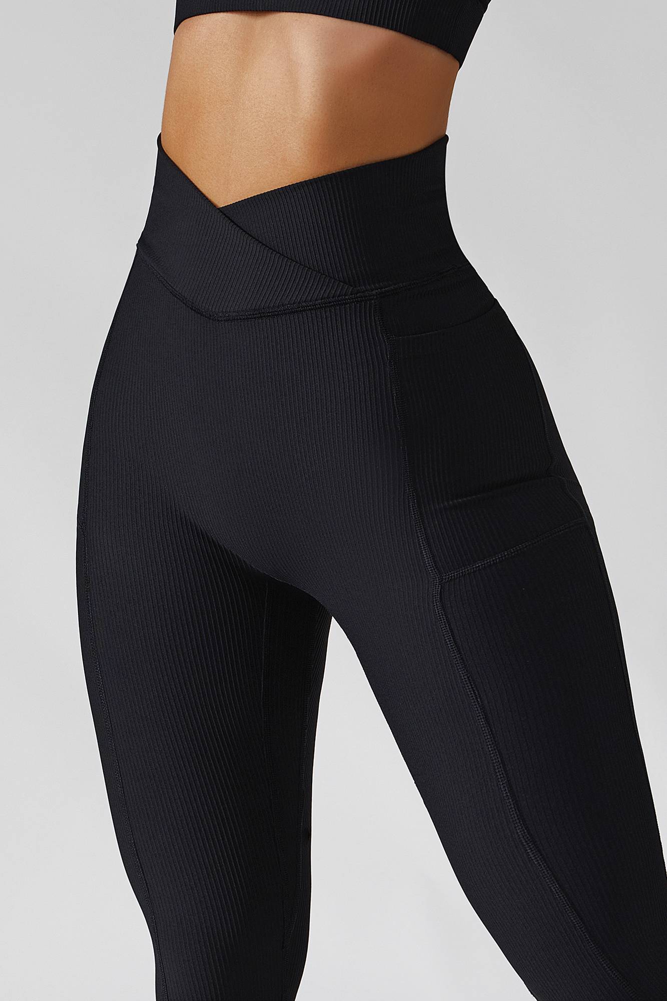 Ribbed V-Waist Legging with Pockets by bornfocus