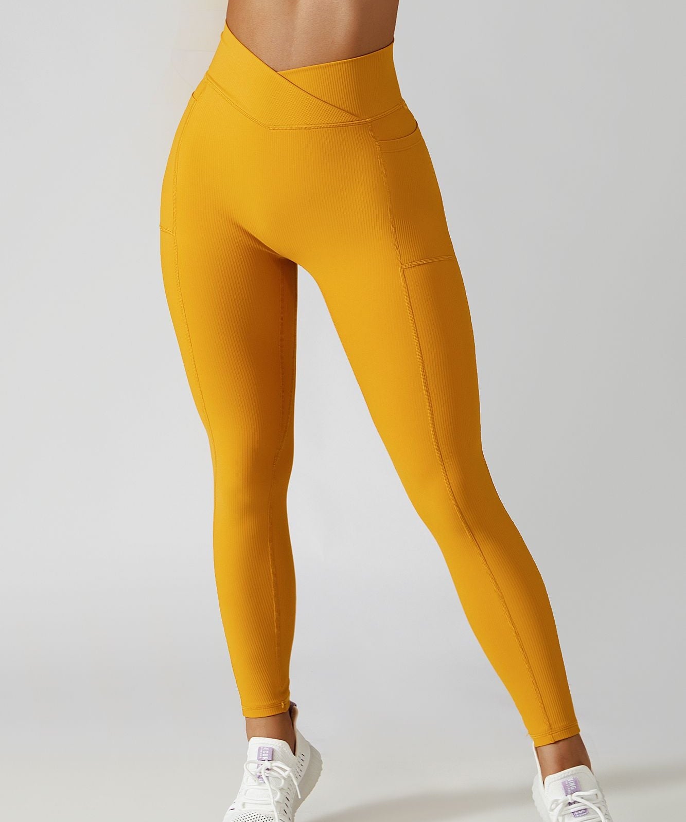 Ribbed V-Waist Legging with Pockets by bornfocus