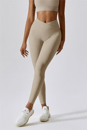 Ribbed V-Waist Butt Sculpting Leggings by bornfocus