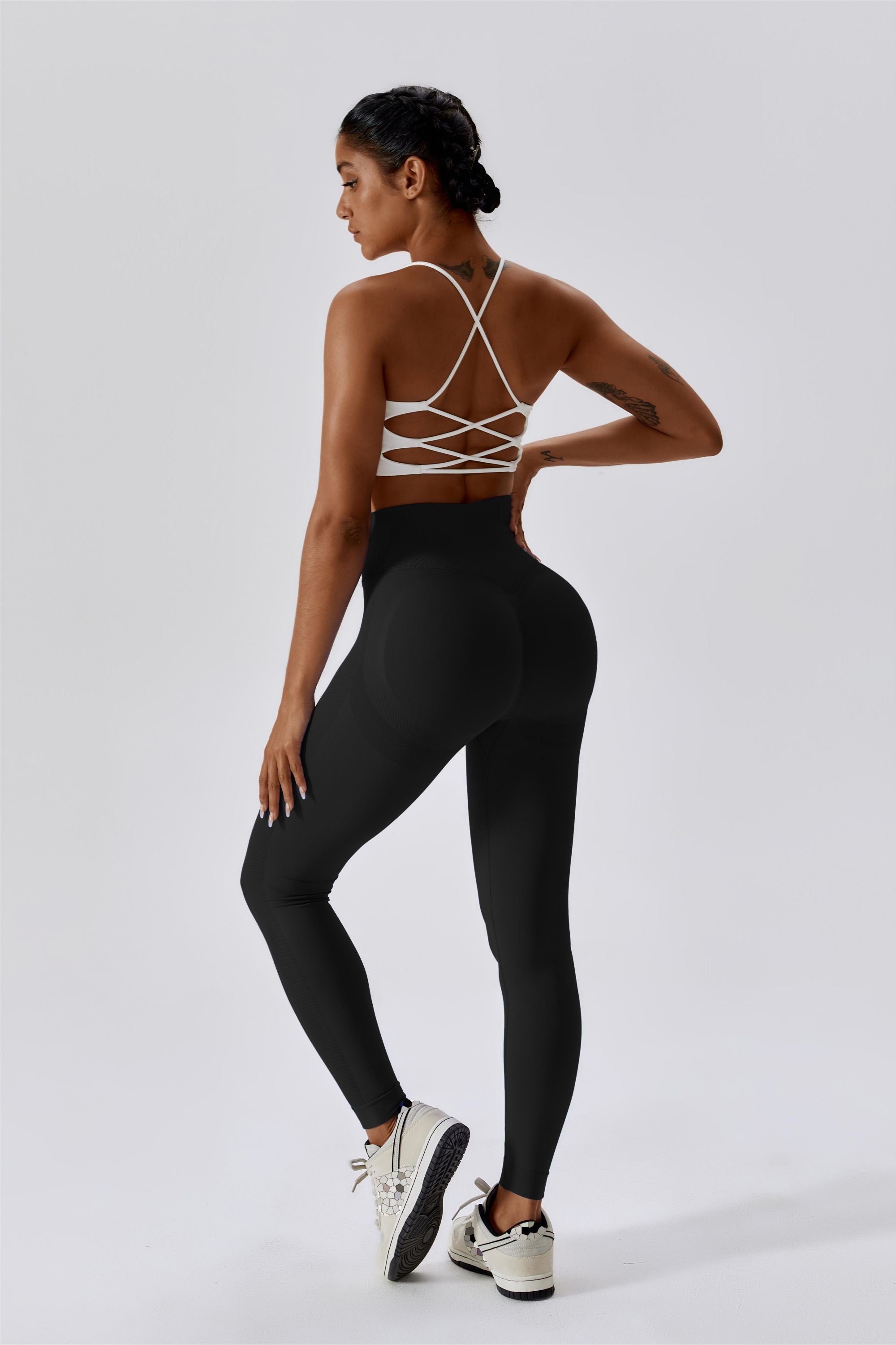 Seamless Butt Contouring Leggings by bornfocus