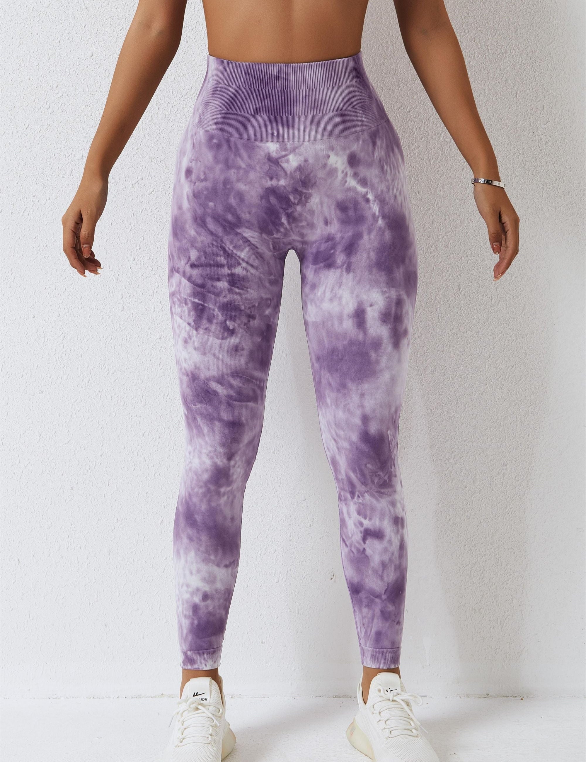 Seamless Tie Dye Scrunch Leggings by bornfocus