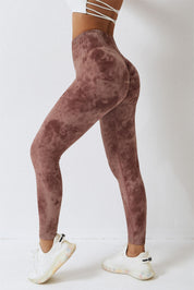 Seamless Tie Dye Scrunch Leggings by bornfocus