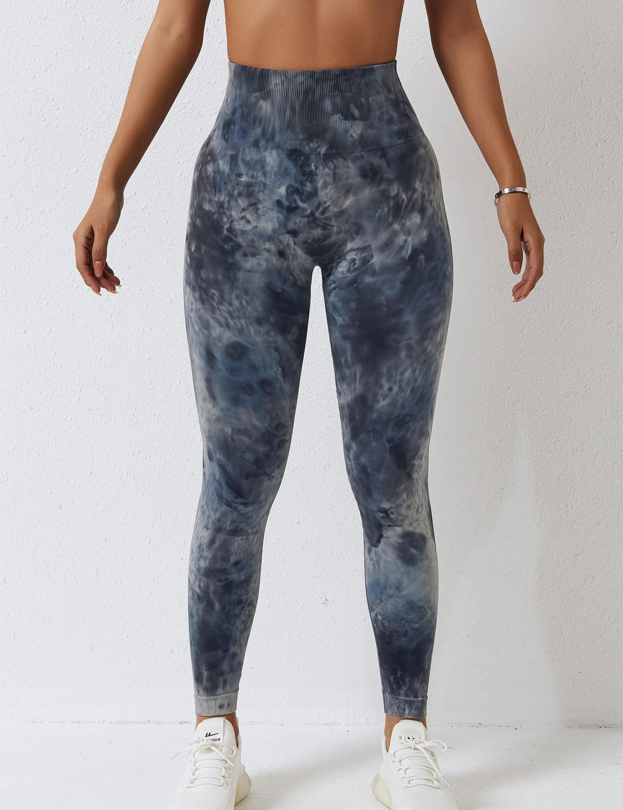 Seamless Tie Dye Scrunch Leggings by bornfocus