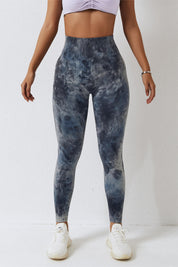 Seamless Tie Dye Scrunch Leggings by bornfocus