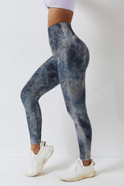 Seamless Tie Dye Scrunch Leggings by bornfocus