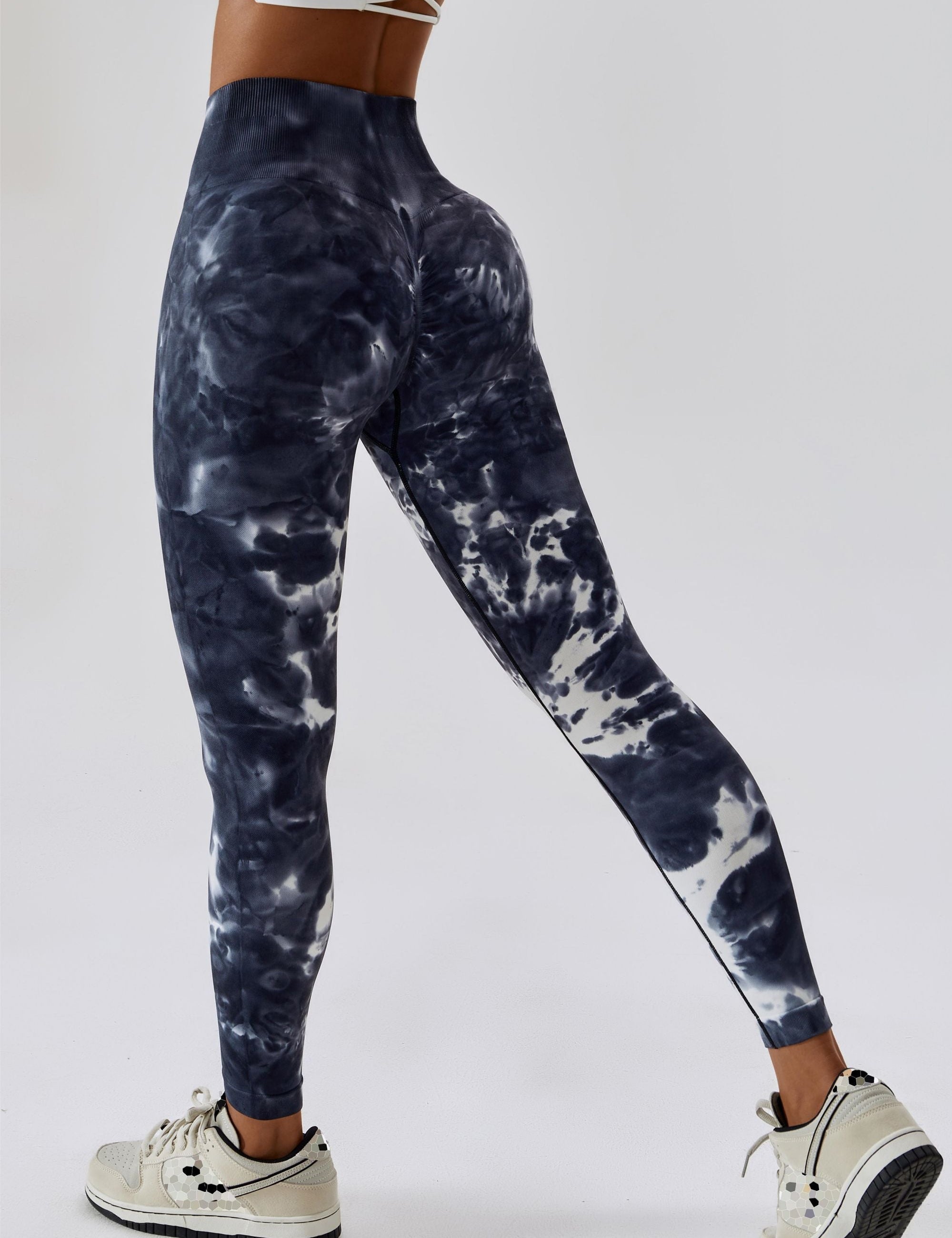 Seamless Tie Dye Scrunch Leggings by bornfocus