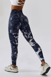 Seamless Tie Dye Scrunch Leggings by bornfocus