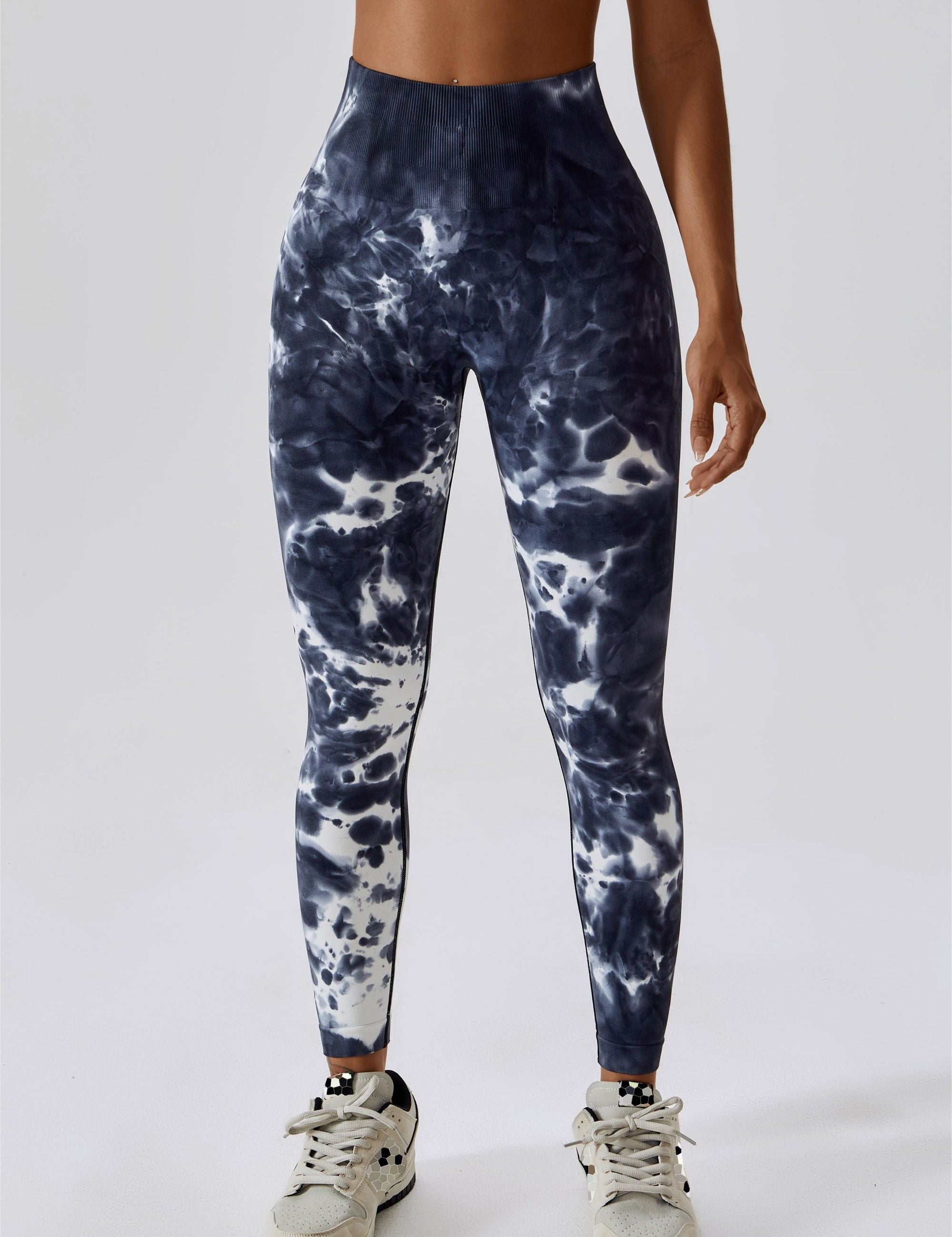 Seamless Tie Dye Scrunch Leggings by bornfocus