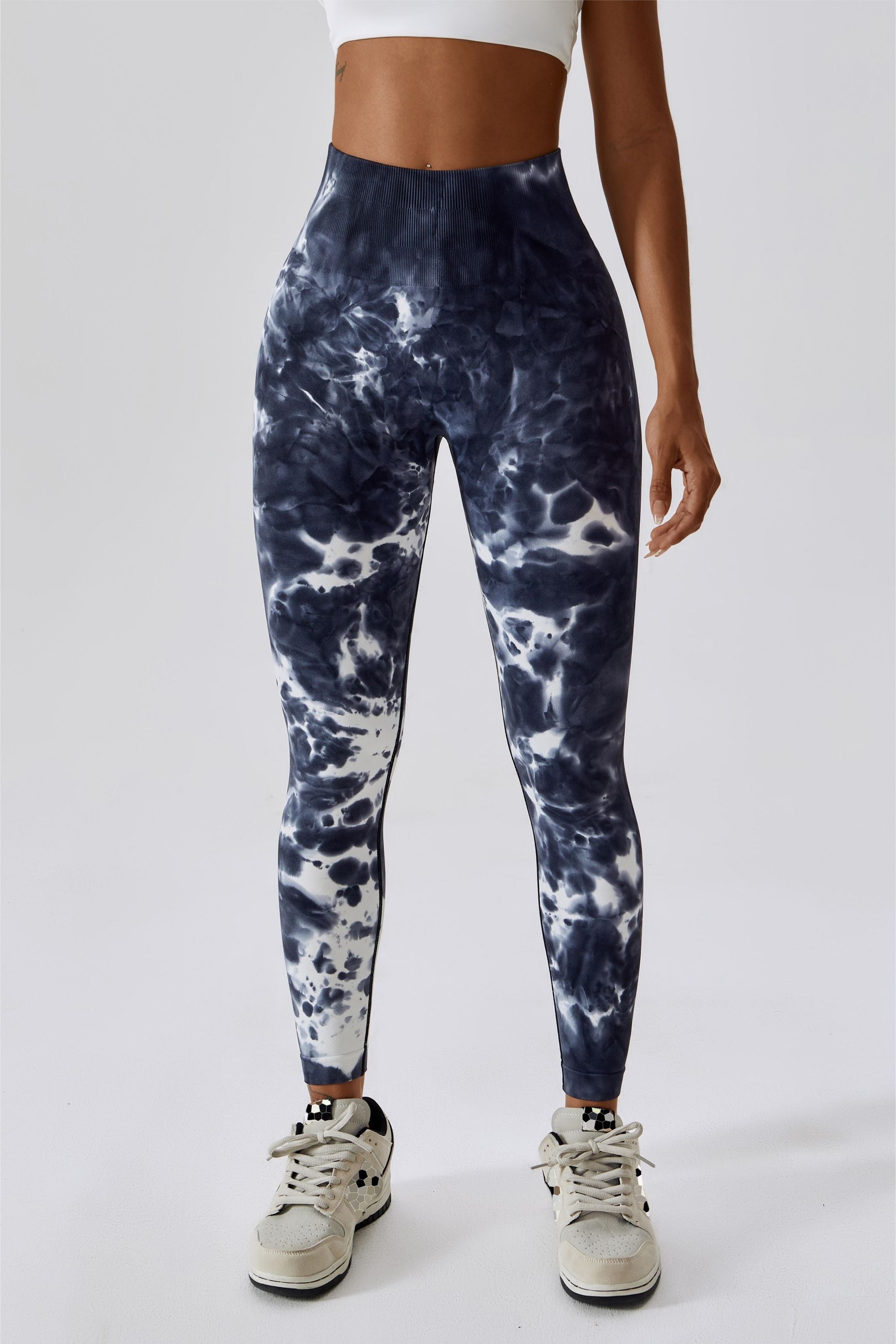 Seamless Tie Dye Scrunch Leggings by bornfocus