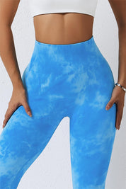 Seamless Tie Dye Scrunch Leggings by bornfocus