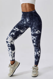 Seamless Tie Dye Scrunch Leggings by bornfocus