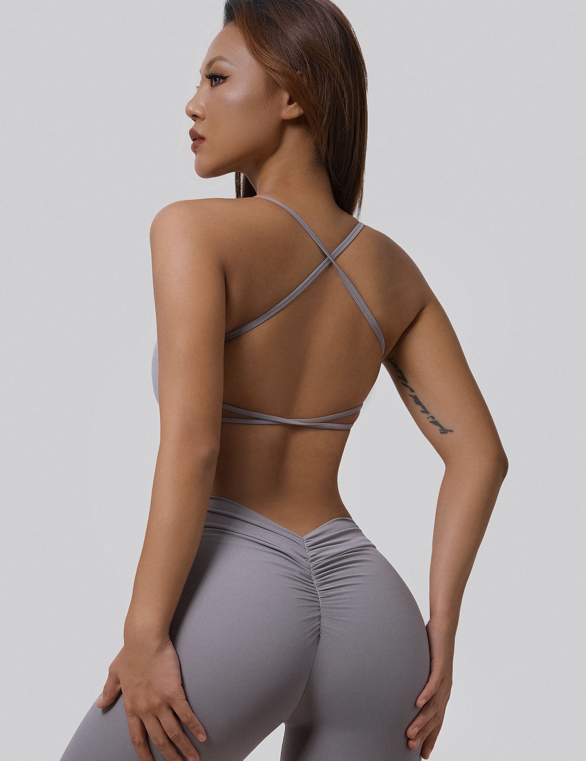 V-Back Scrunch Leggings by bornfocus