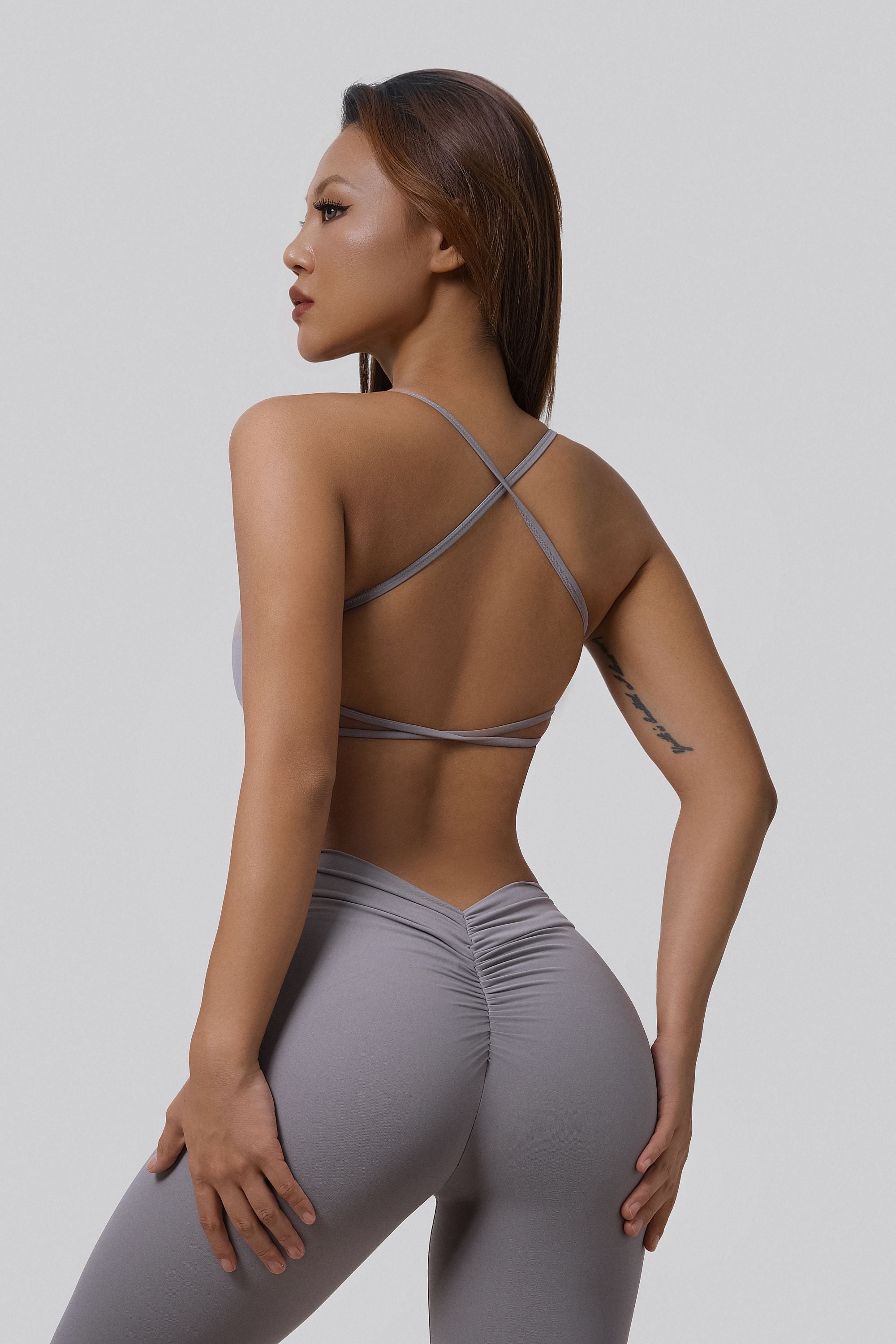 V-Back Scrunch Leggings by bornfocus