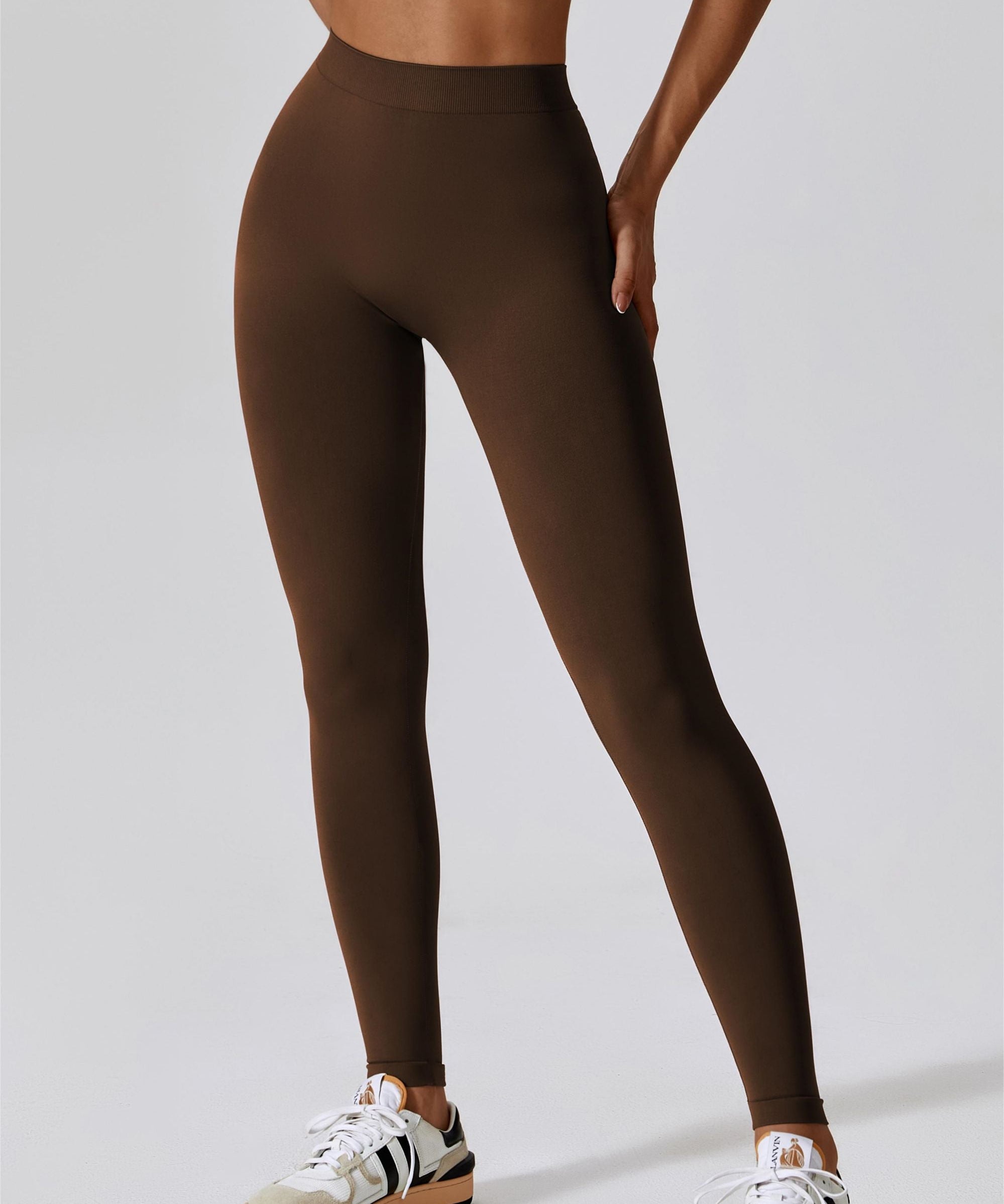 V-Back Seamless Scrunch Butt Leggings by bornfocus