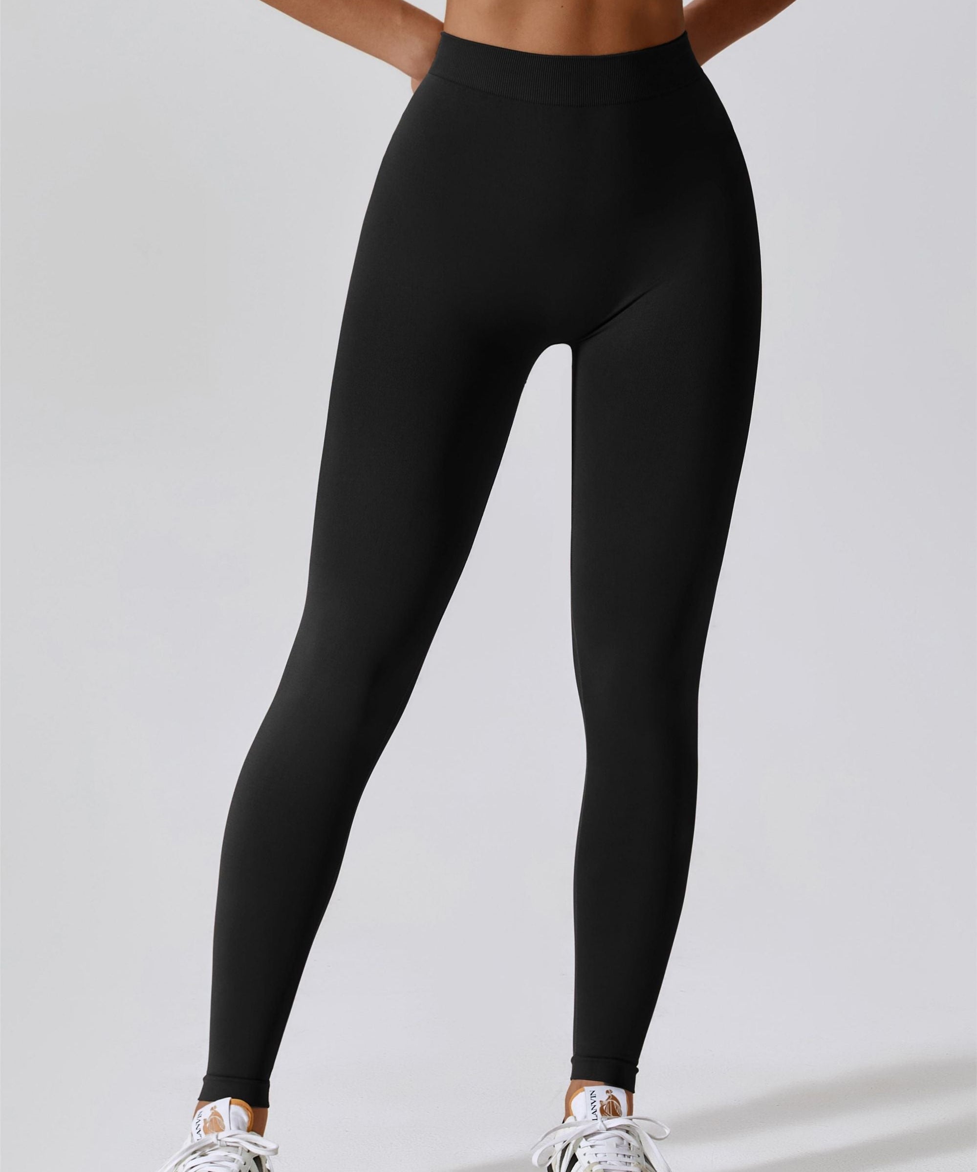 V-Back Seamless Scrunch Butt Leggings by bornfocus