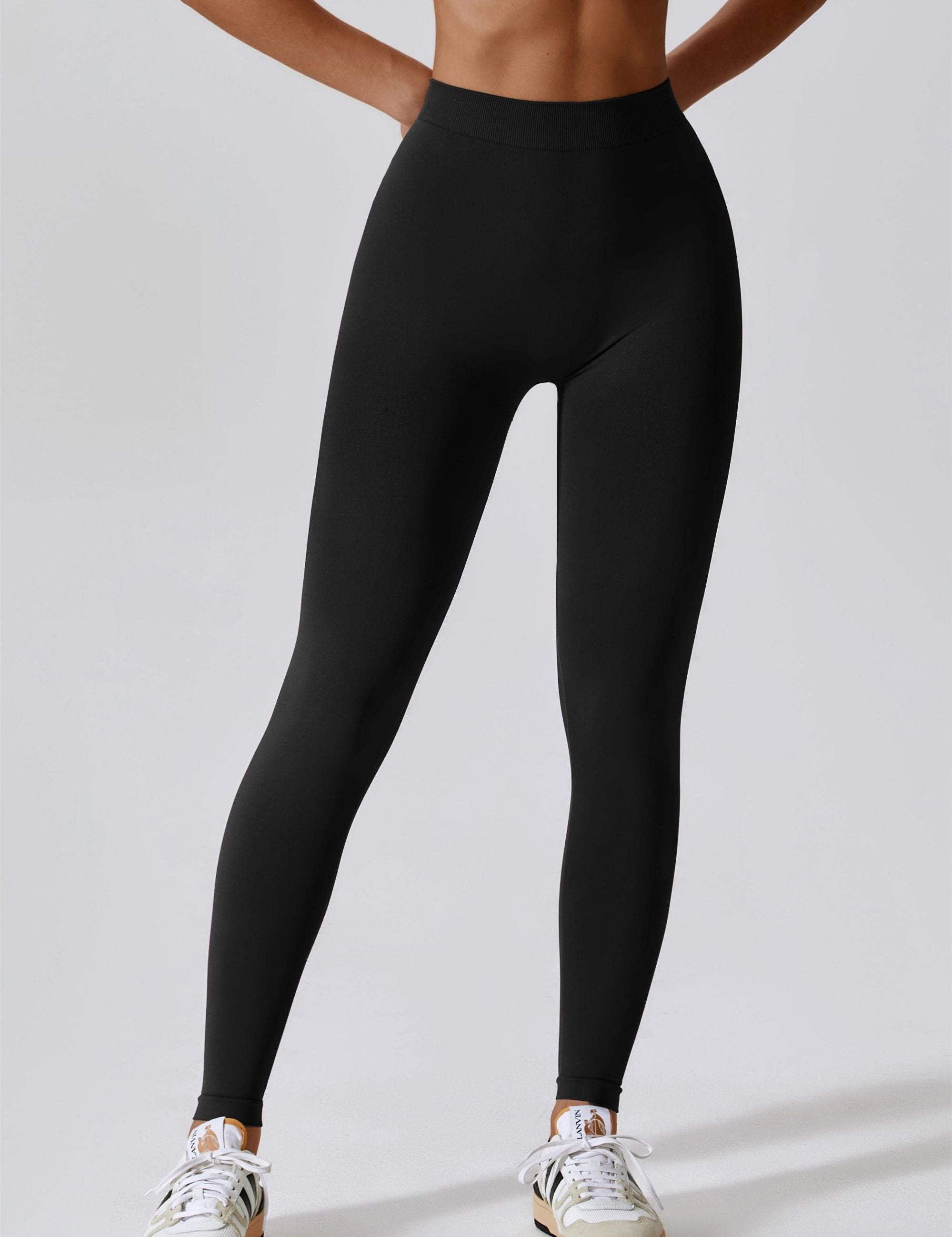 V-Back Seamless Scrunch Butt Leggings by bornfocus