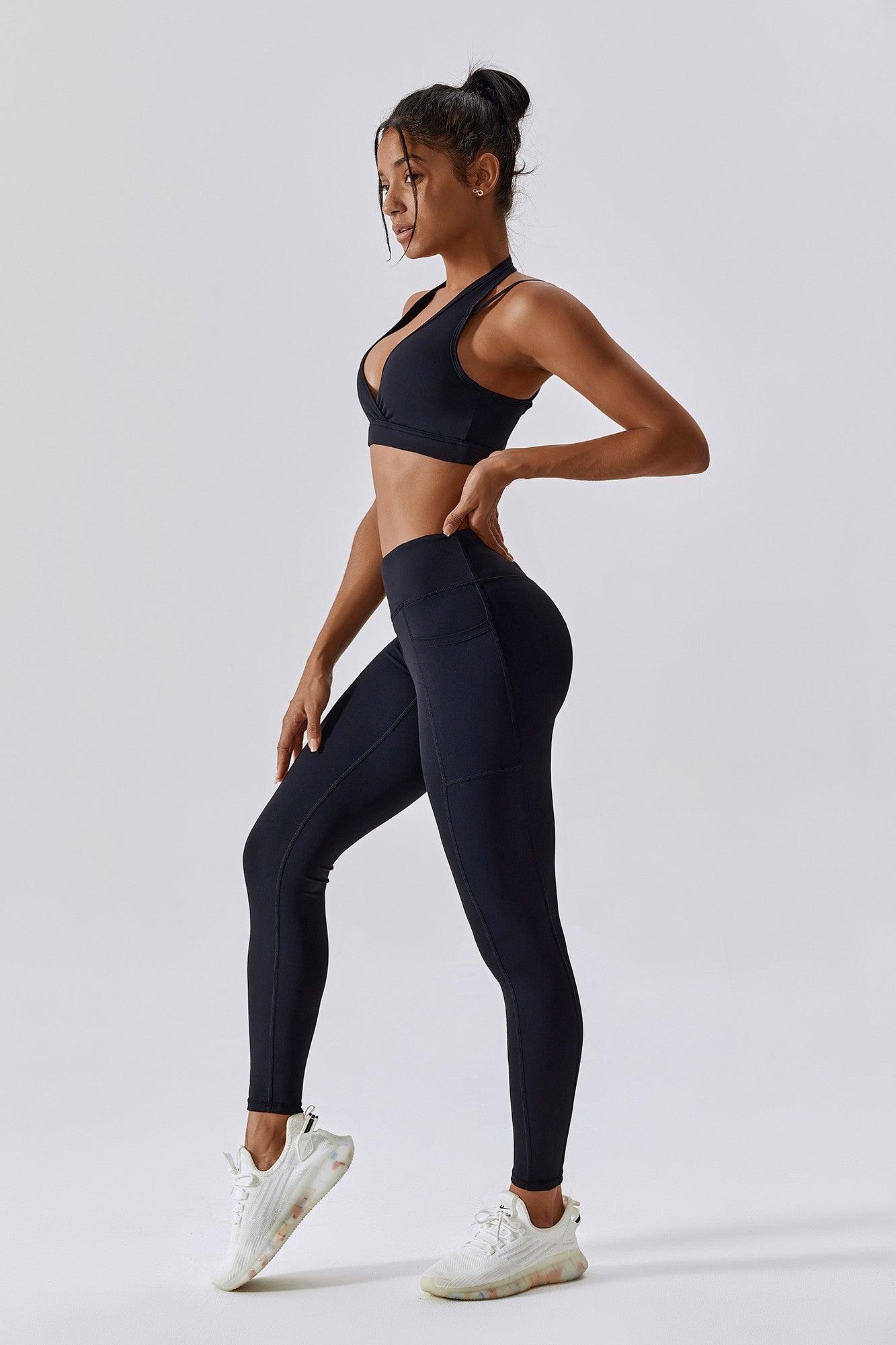 V-Waist Butt-Sculpting Leggings by bornfocus