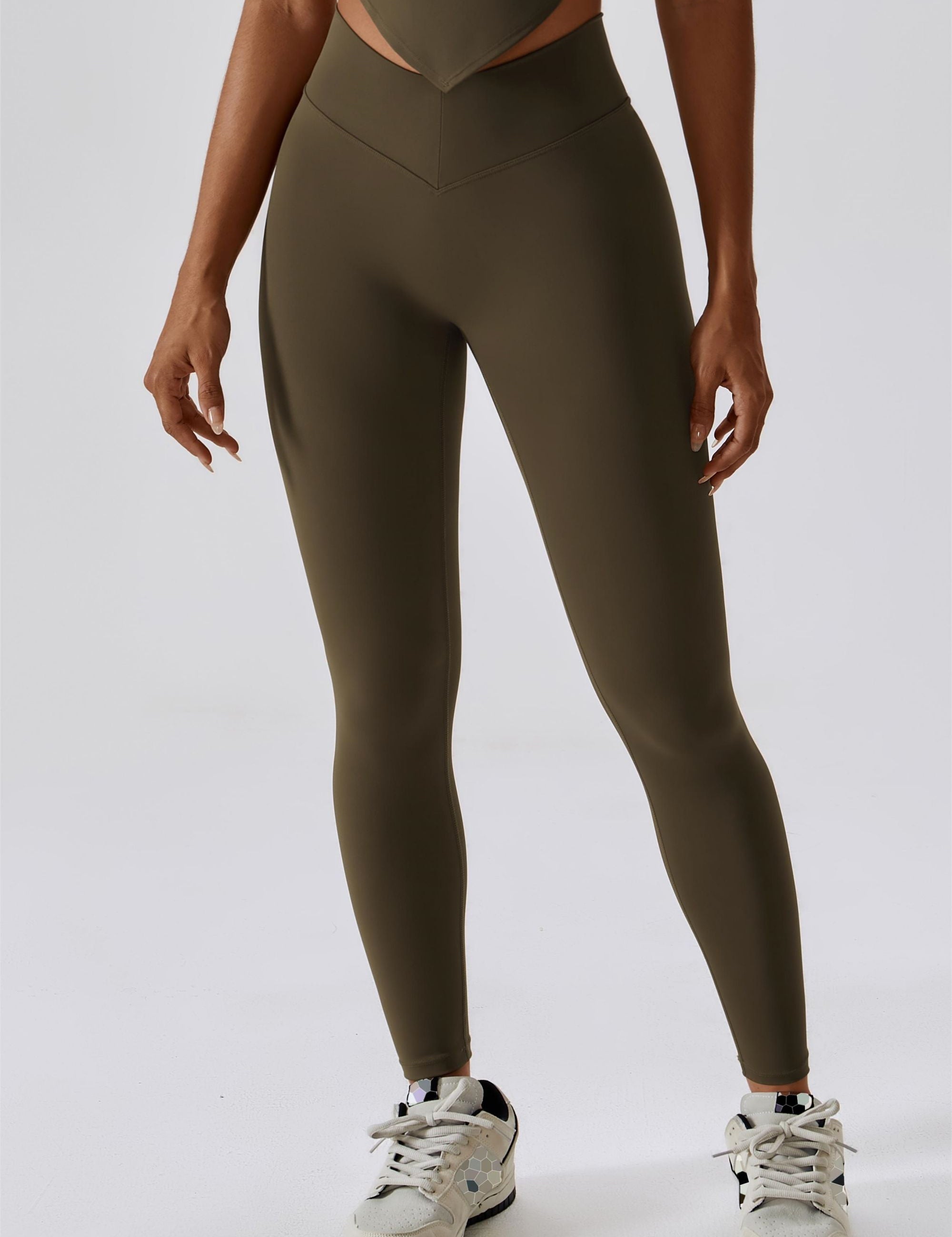 V-Waist Leggings with Pockets by bornfocus