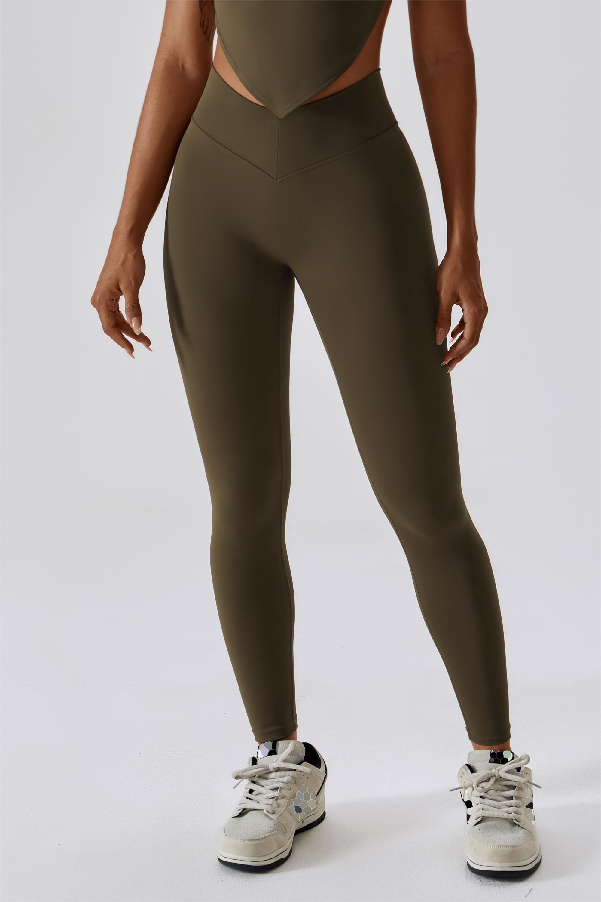 V-Waist Leggings with Pockets by bornfocus