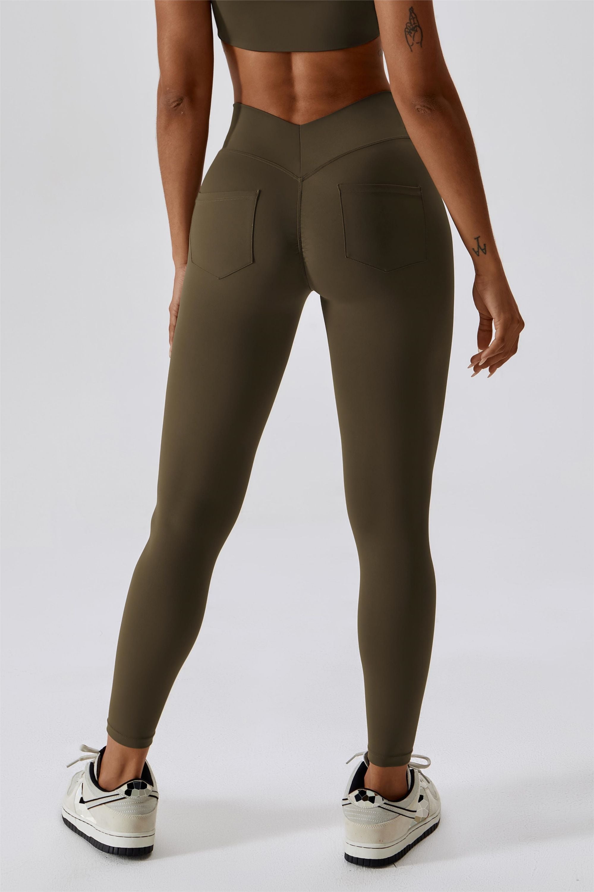 V-Waist Leggings with Pockets by bornfocus