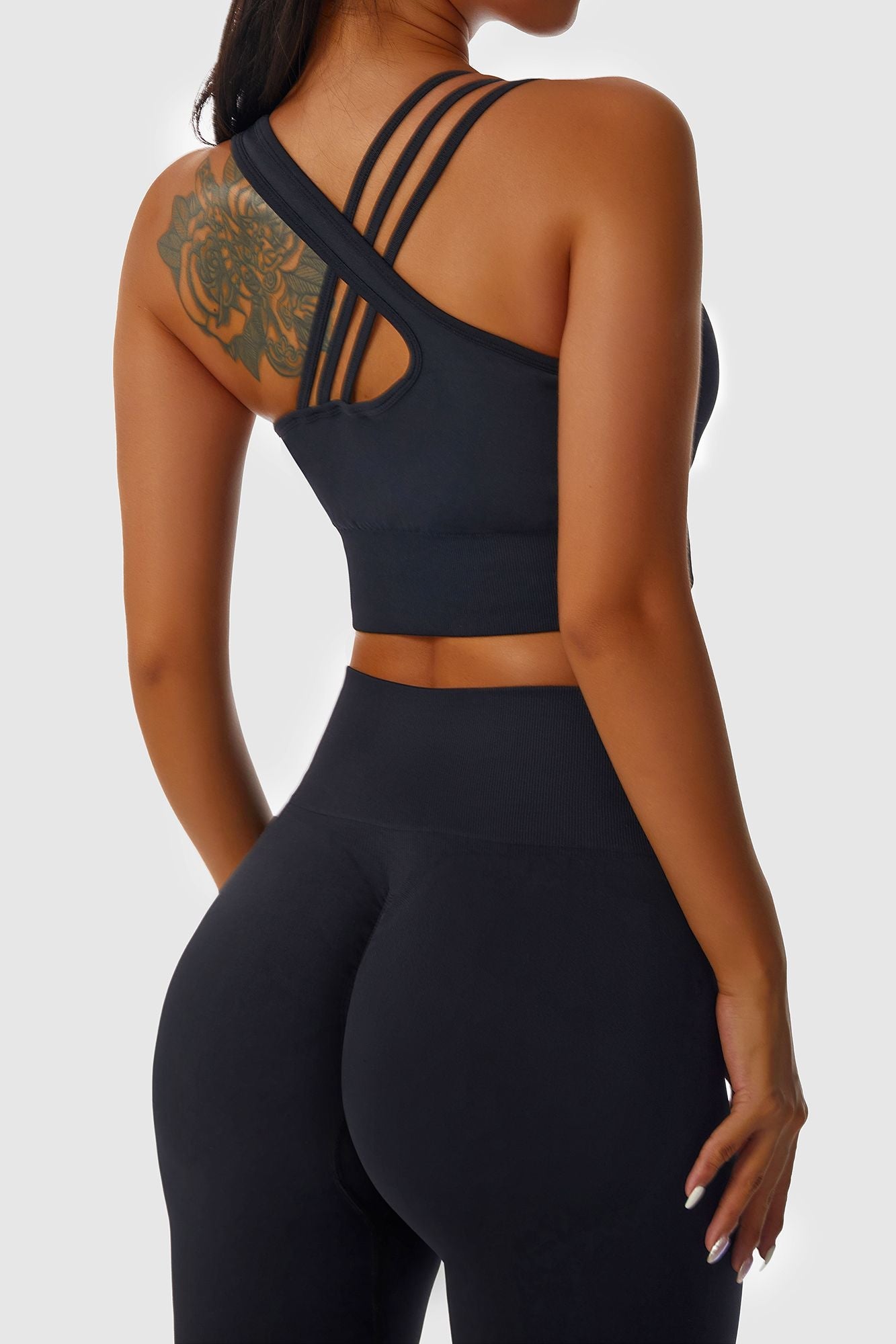 Asymmetric Cross Strap Seamless Sports Bra by bornfocus